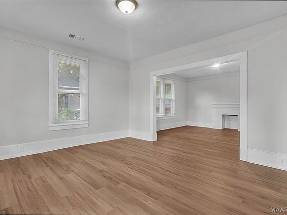 3rd image of 115 N California St