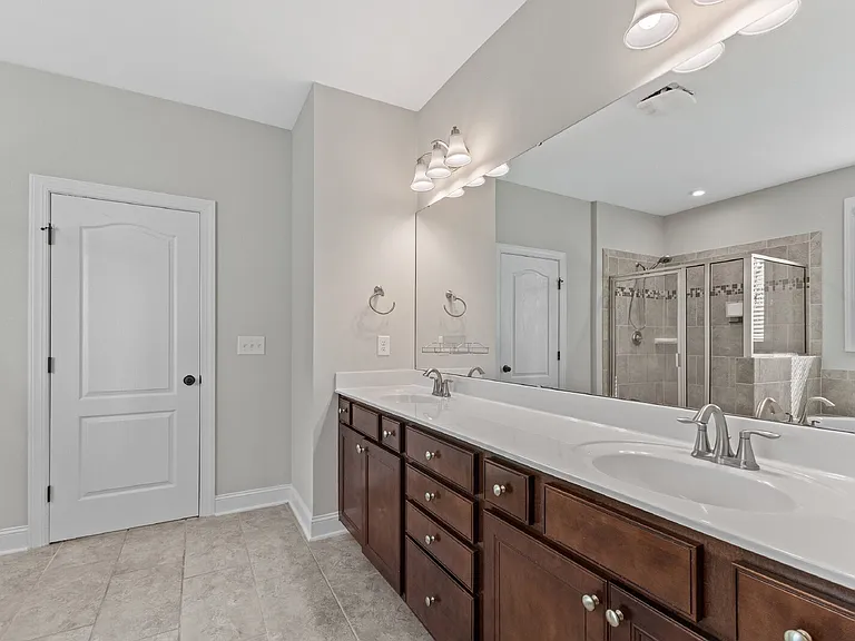 3828 Hickory Manor Dr — Photo 35