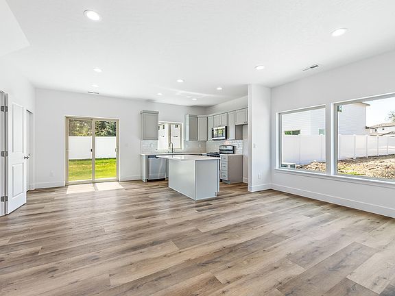 5th image of 1075 S Underwood Pl
