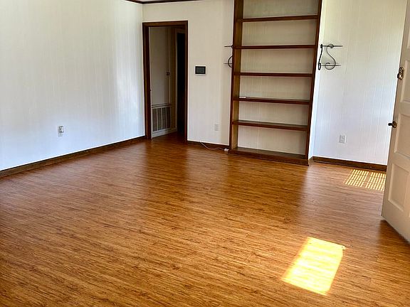 2nd image of 8425 Cedar Ridge Cir