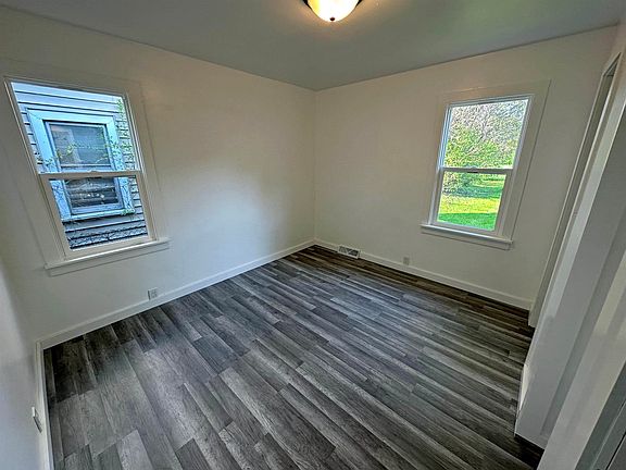 2nd image of 2827 Ohio St