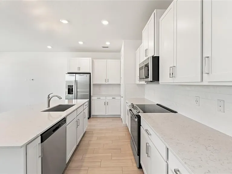 5653 Stradella Dr — Photo 6