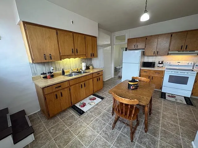 205 S Park St #2 — Photo 3