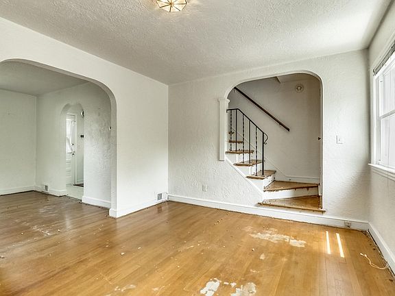 5th image of 6 E Bellefonte Ave