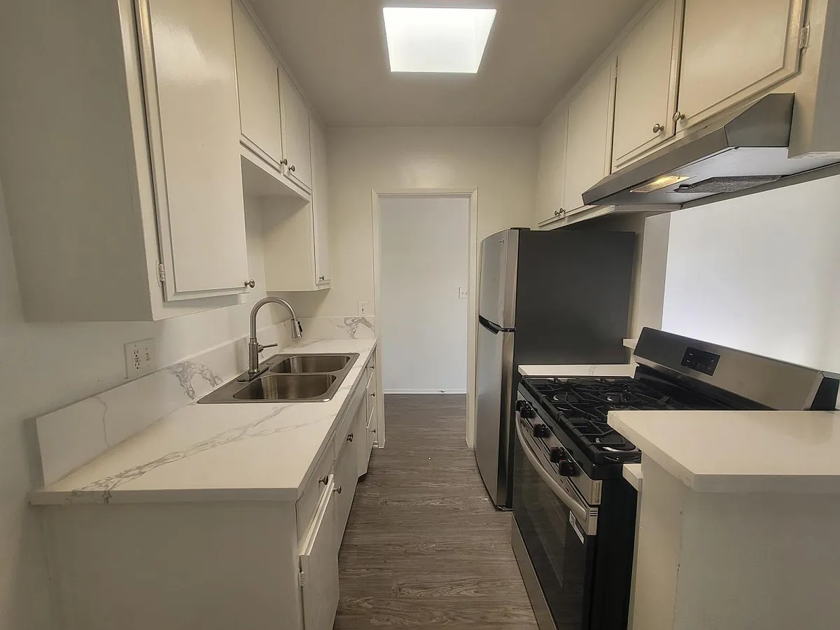 Building Photo - 3731 S Canfield Ave #2