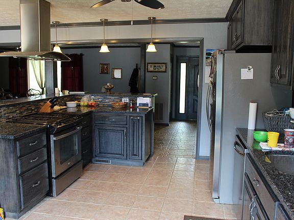 Open kitchen with bar