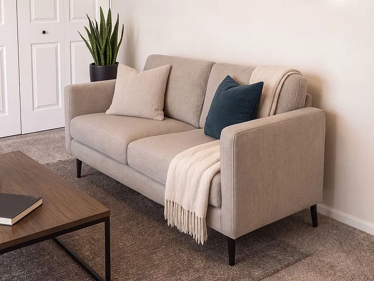 Relax in Style: Discover our Minneapolis Bedroom Haven on Minnehaha Avenue — Photo 9