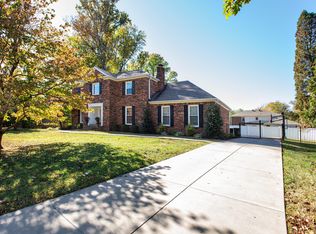 10903 Glenbarr Ct, Douglass Hills, KY 40243