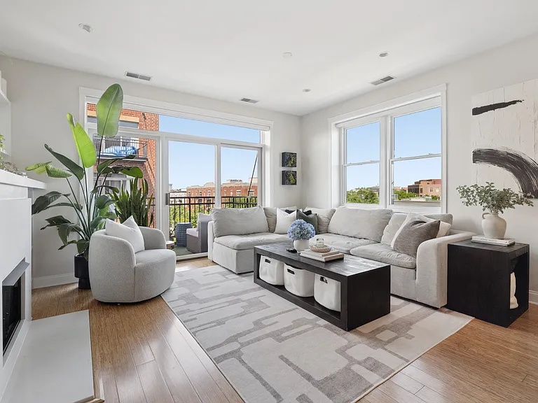 2310 W Saint Paul Ave #501 — Photo 13