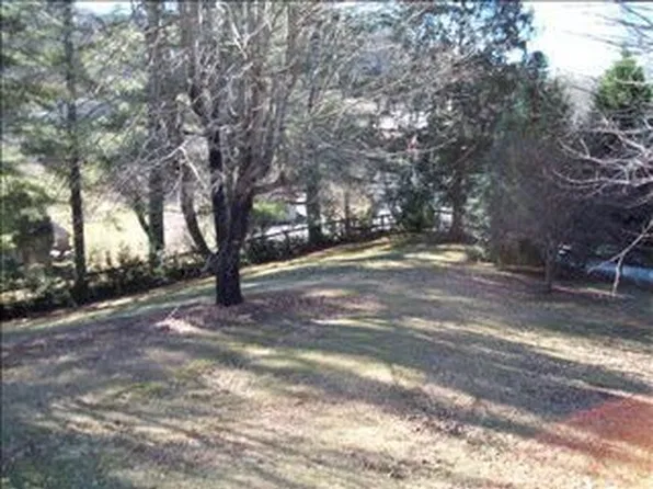 22 Franklin Grove Rd, Bryson City, NC 28713