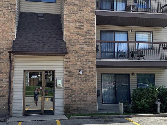 3rd image of 385 Kingsmere BOULEVARD
