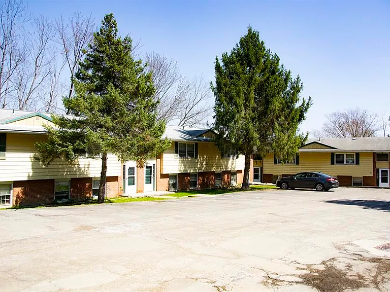 Mountain Ridge Townhouses — Photo 10