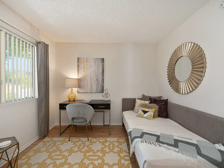 West Park Villas Apartments — Photo 20