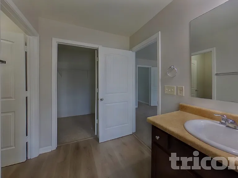 438 Lake Ridge Ln — Photo 7