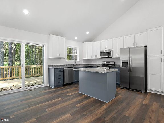 4th image of 262 Azure Dr