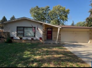912 Pleasantview Dr, Storm Lake, IA 50588