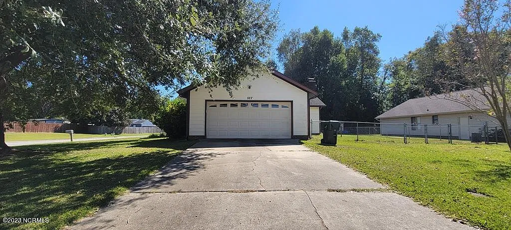 3 bed, 2.0 bath, 1340 sqft, $1,495 — Photo 2
