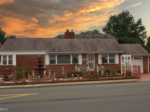 526 S Carlin Springs Rd, Arlington, VA 22204