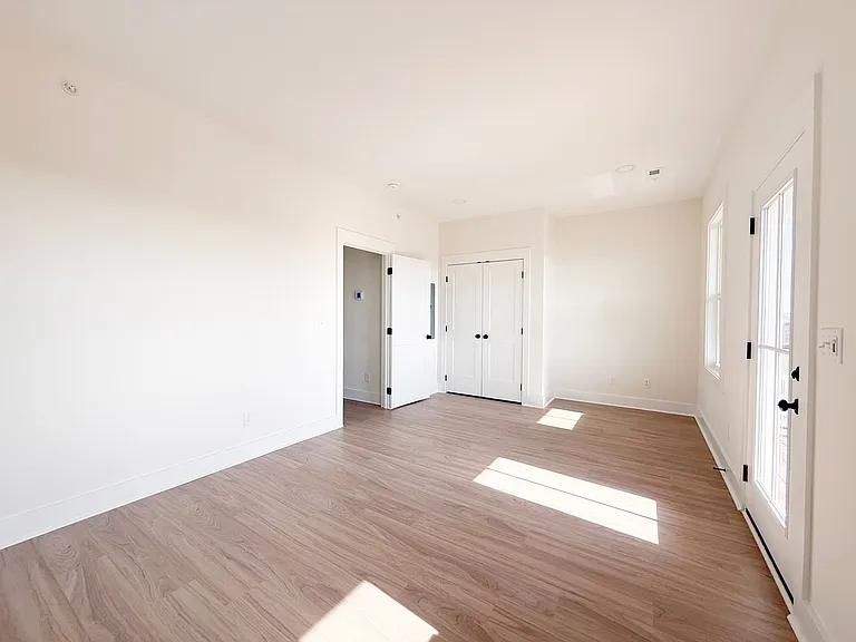 1373 Meridian St — Photo 24