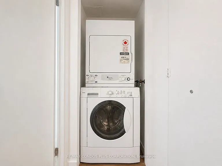 1055 Bay St #508 — Photo 11