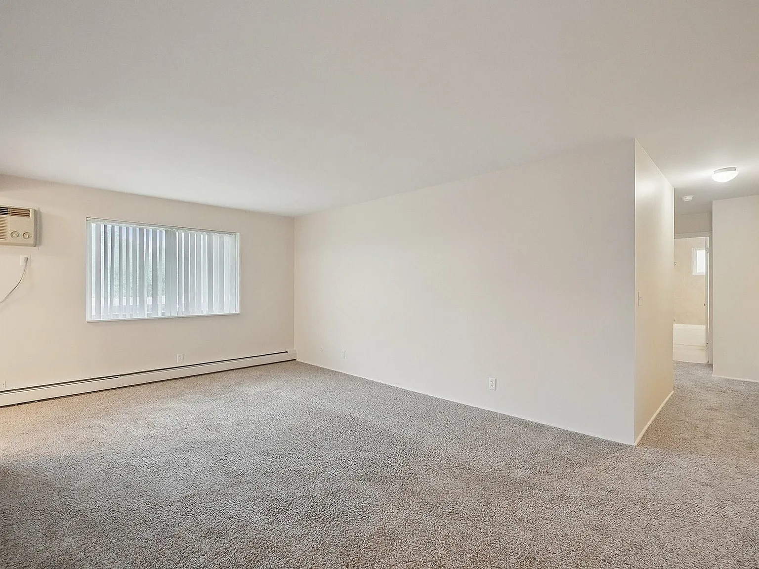 Eastlawn Arms Apartments — Photo 2