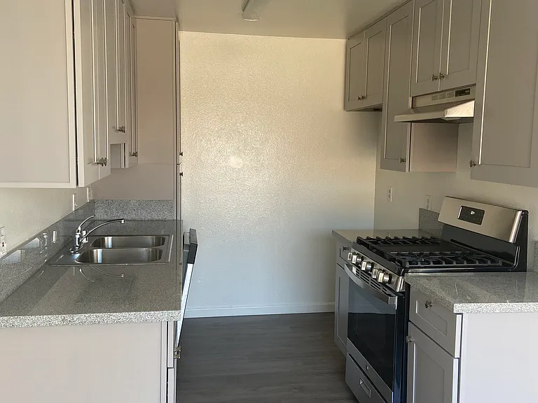 1344 N Serrano Ave — Photo 8