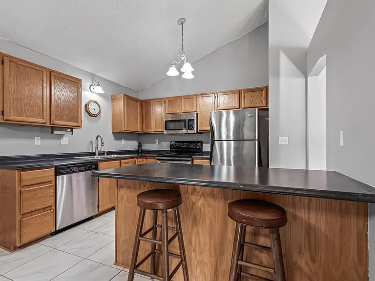 13504 Parkwood Dr — Photo 9