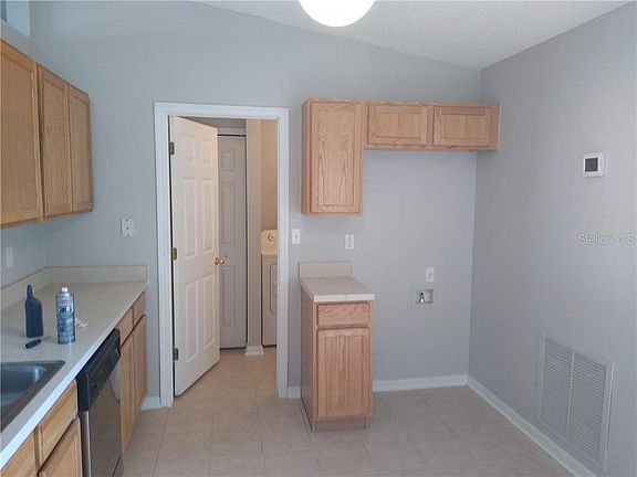 5th image of 289 McKay Blvd
