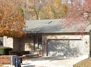 1987 Sandy Creek Dr, Elgin, IL 60123