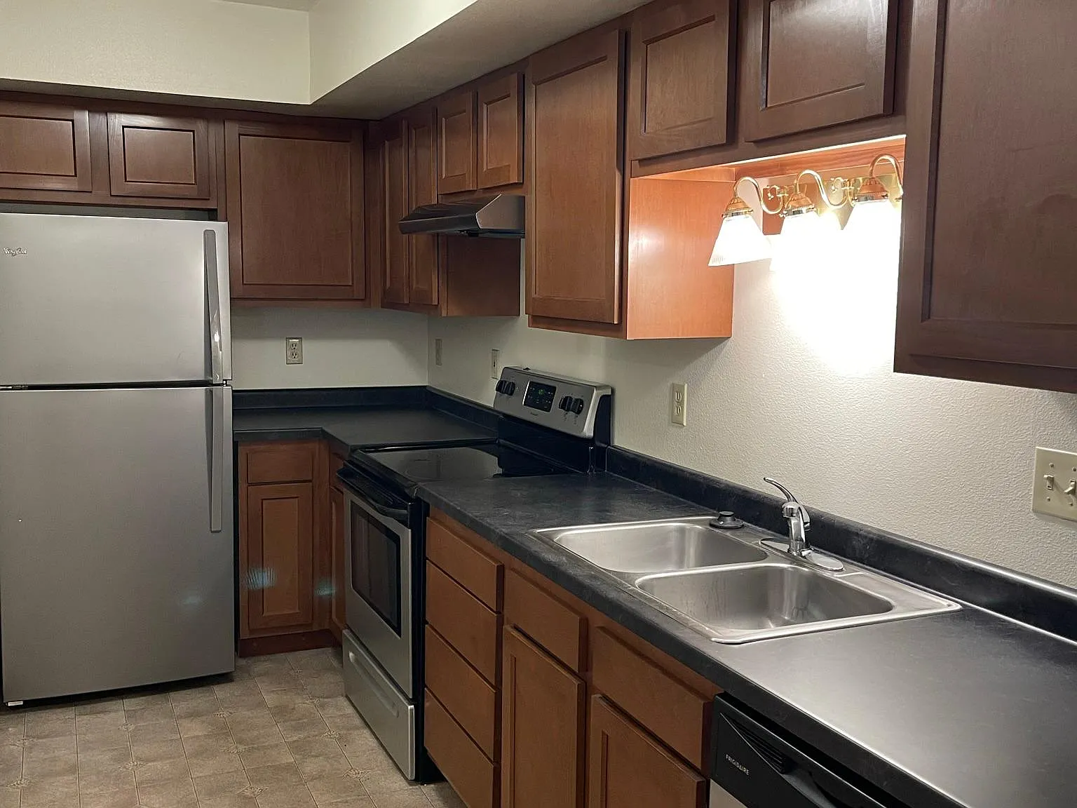 4 bed, 1258 sqft, $2,895 — Photo 2