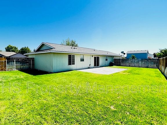 5th image of 611 Riverstone Dr