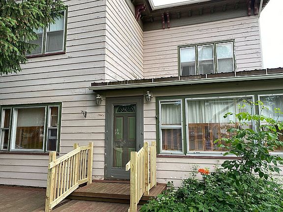3rd image of 505 Water St