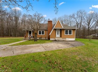 2035 John White Rd, Hubbard, OH 44425