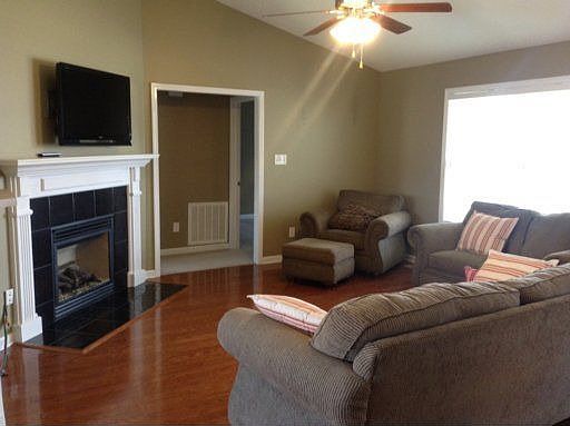 2nd image of 6119 Gallant Ln