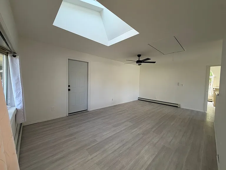 418 Erie St #2 — Photo 9