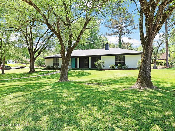 3rd image of 113 Angelia Ln