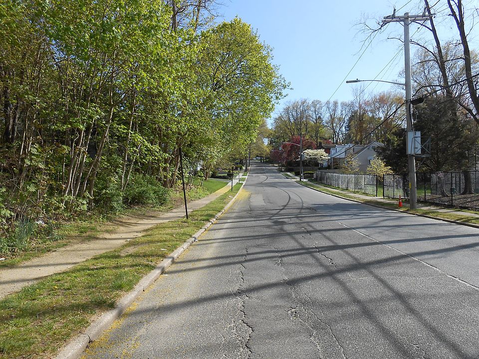 1st image of 27 Sideview Dr