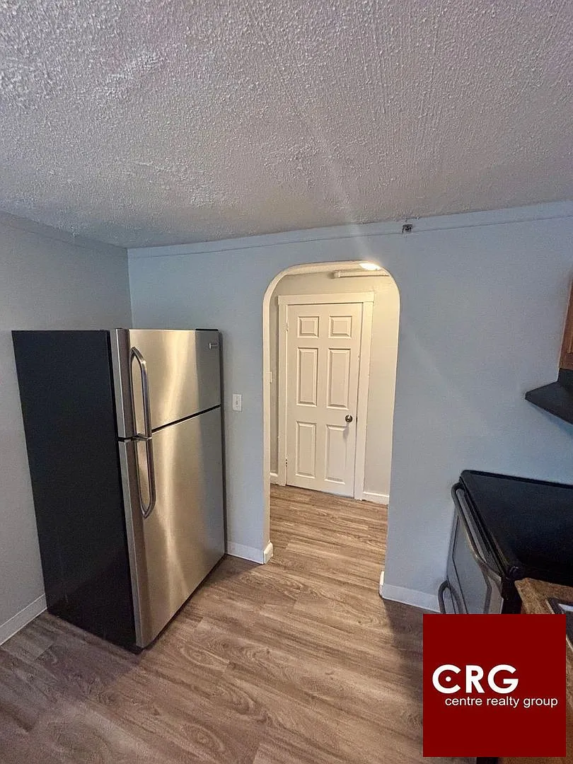 3 bed, 1.0 bath, 1000 sqft, $2,575 — Photo 3