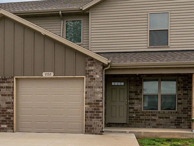 Oakwood Heights Townhomes — Photo 41