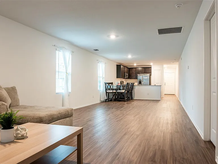 406 Halfmoon Dr — Photo 3