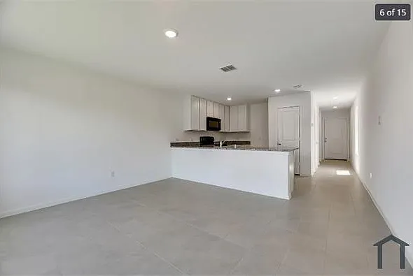 3 bed, 1300 sqft, $1,995 — Photo 2