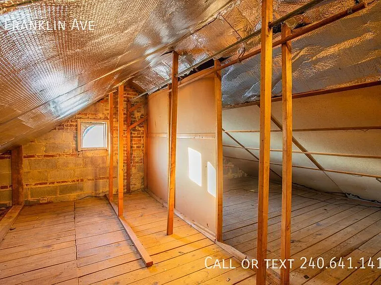 8 Franklin Ave — Photo 33