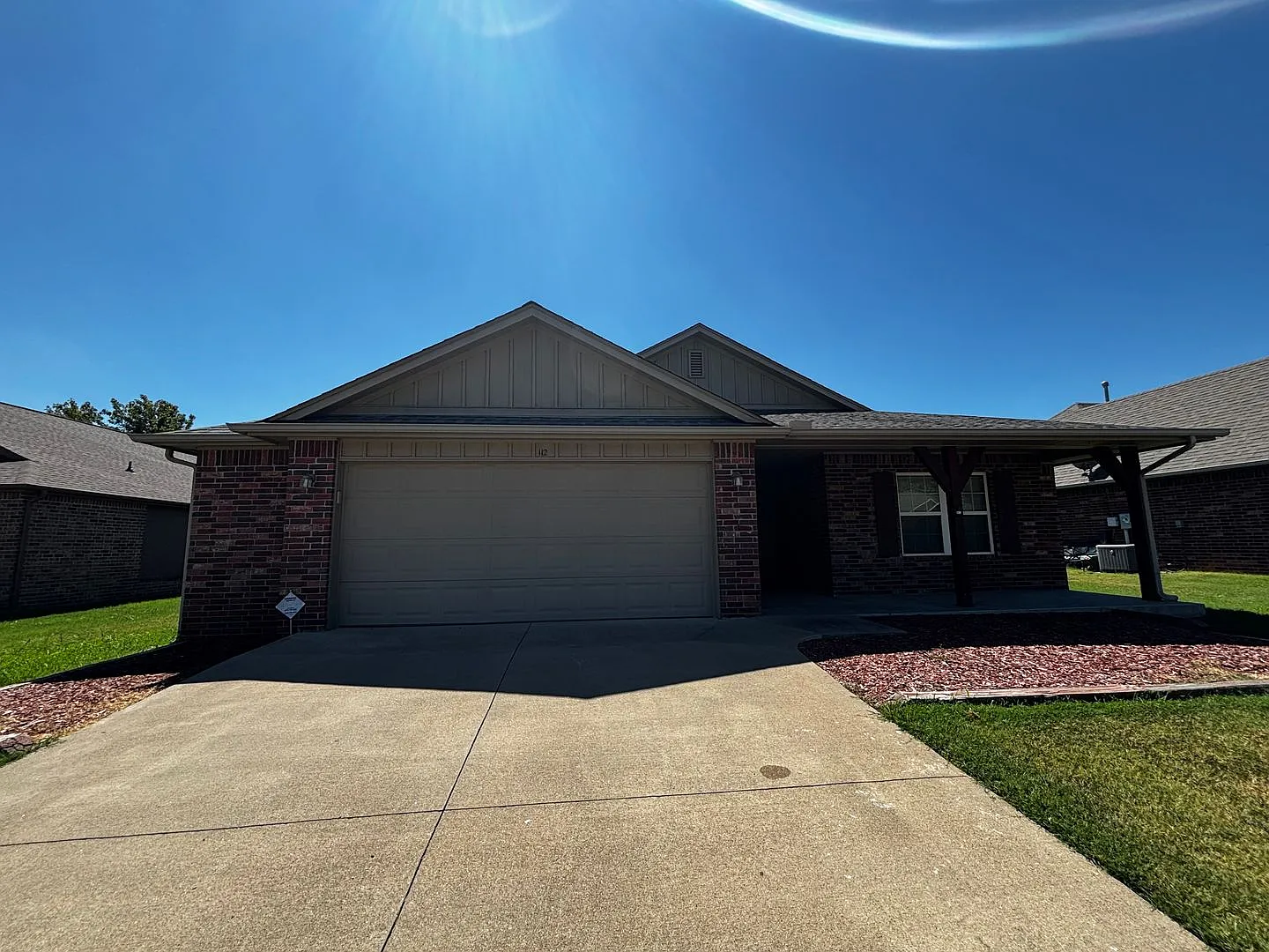 Wonderful well maintained home with granite counters, wood look tile in living area, stainless ap... — Photo 1