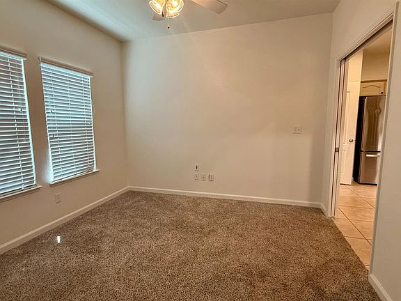 3rd image of 1548 W Hampton Cir