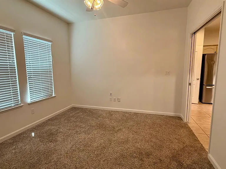 1548 W Hampton Cir — Photo 3