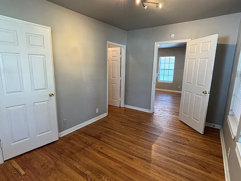 1134 S Xanthus Ave — Photo 17