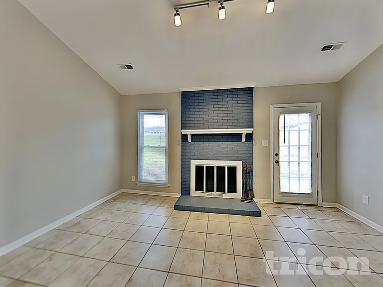 7300 Yorkville Ct — Photo 4