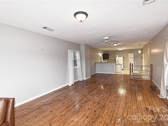 3rd image of 7103 Wateredge Dr