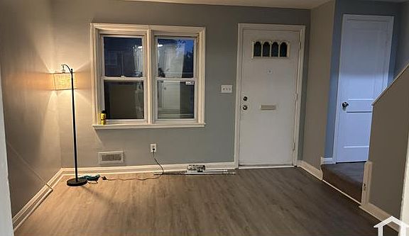 3rd image of 1045 Cameron Rd