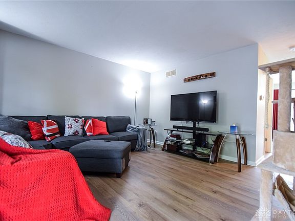 2nd image of 1035 Park Ln